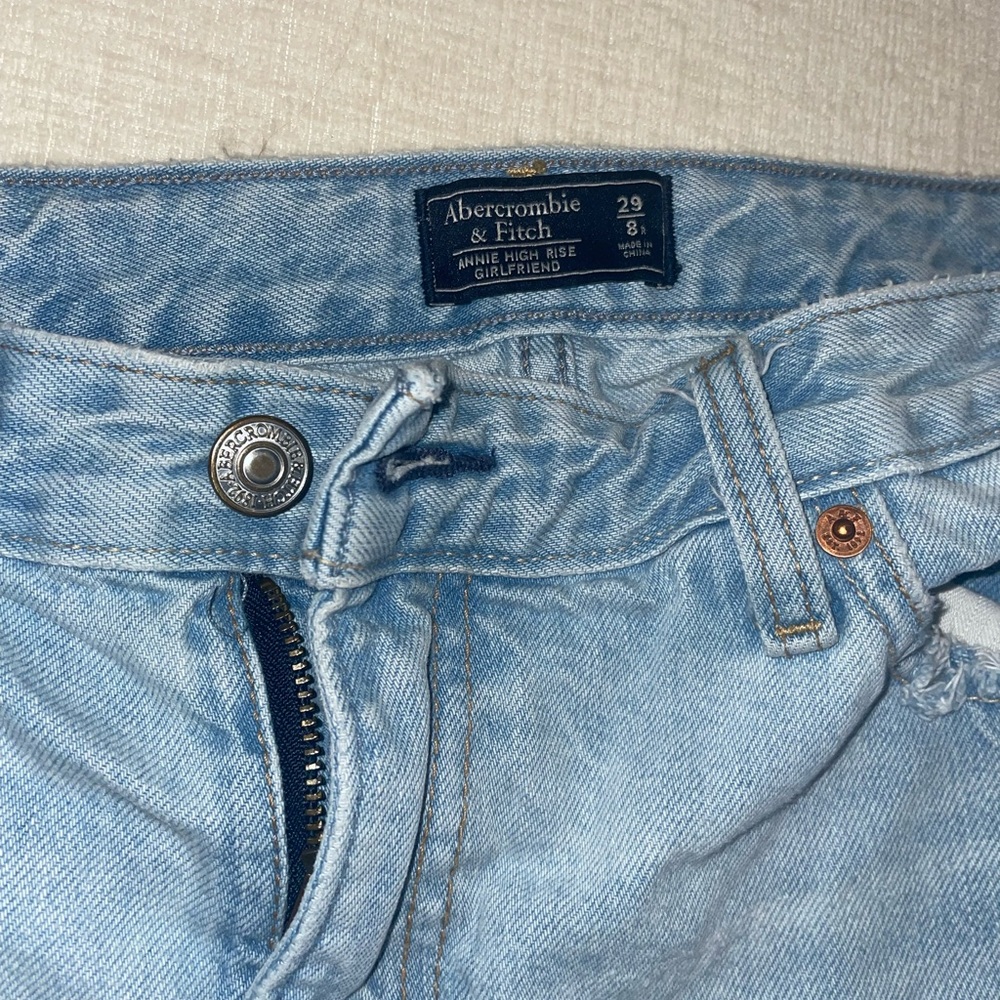Abercrombie & Fitch Ripped mom jeans